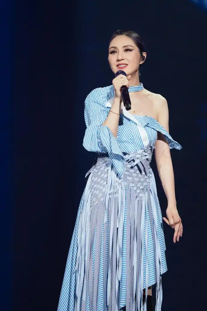 周慧敏成名电影_周慧敏影视mv_周慧敏的音乐成就与影视作品