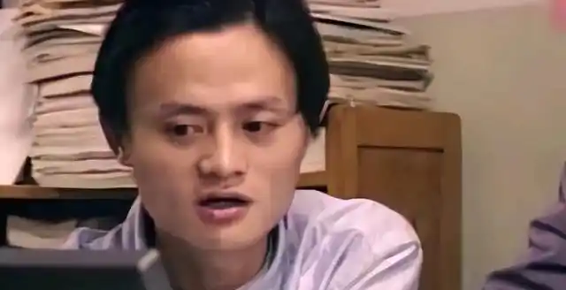 马云原来是英语老师的故事_马云从英语老师到创业_马云：从英语教师到商业巨头的转变