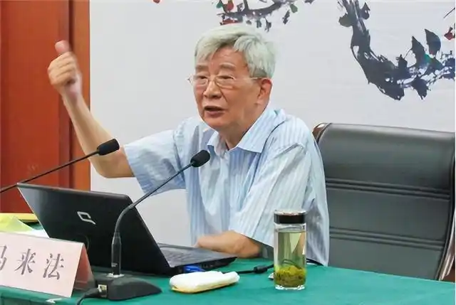 马云原来是英语老师的故事_马云从英语老师到创业_马云：从英语教师到商业巨头的转变