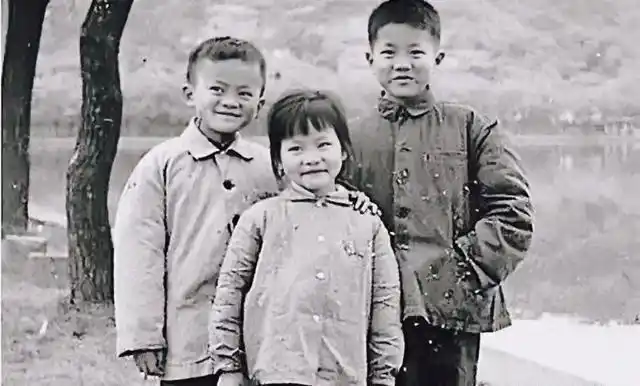 马云原来是英语老师的故事_马云从英语老师到创业_马云：从英语教师到商业巨头的转变