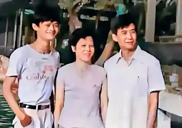 马云：从英语教师到商业巨头的转变_马云从英语老师到创业_马云原来是英语老师的故事