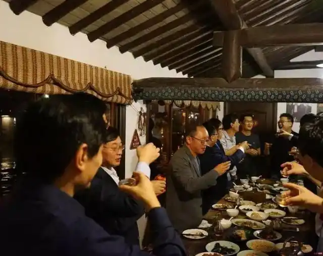 丁磊母校_从校园到商界：丁磊的成功故事_丁磊10亿元奖优秀学子