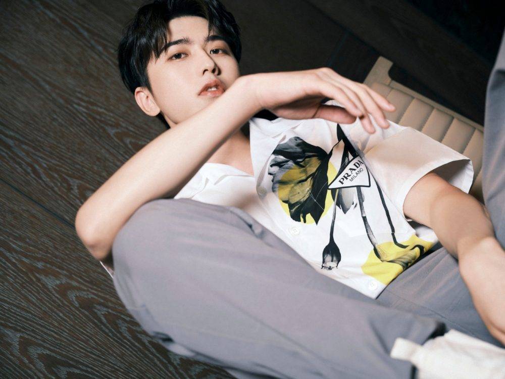 影视演员蔡徐坤_2021年蔡徐坤出演的电影_蔡徐坤（Cai Xukun） - 知名歌手和演员，近年也参演了一些电影。