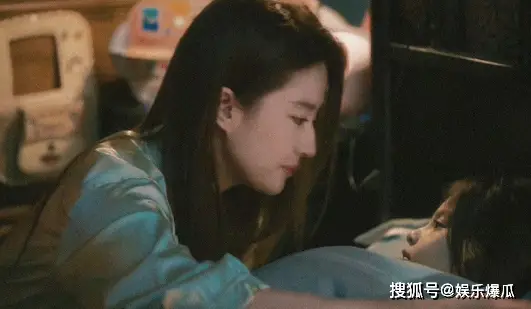 刘亦菲：用心与热情诠释每个角色_滚石爱情故事用情歌诠释爱情_用生命诠释教育阅读