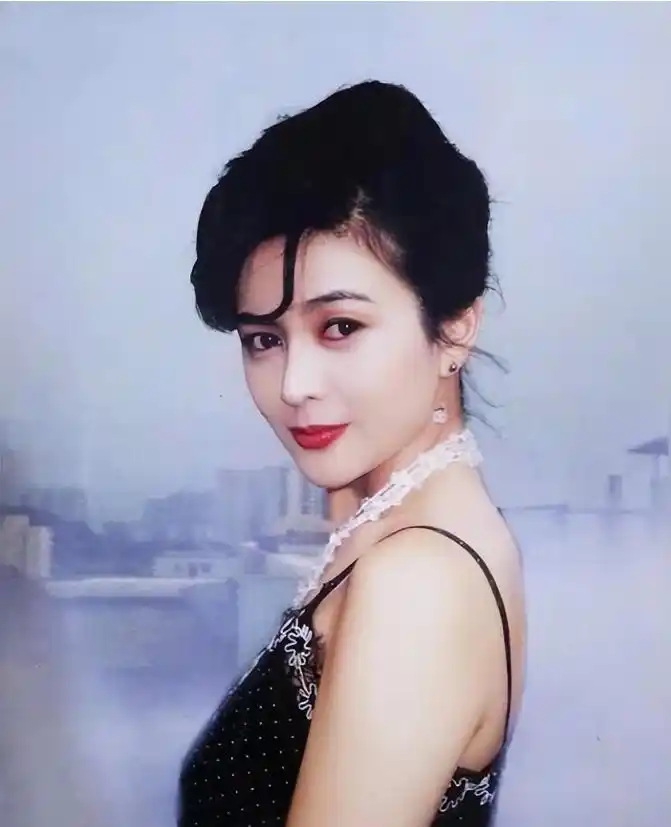 关之琳的艺术照片_关之琳的艺术追求与人生价值_关之琳风格