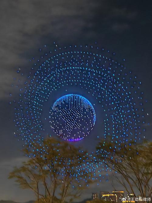魅力无人机表演：夜空绘绚烂画面，传情感激好奇领略独特风采